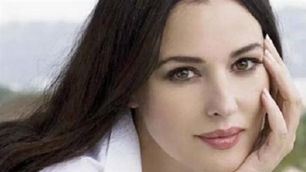 بداية ميلانو.. كيف وصلت مونيكا بيلوتشي إلى العالمية عبر ديور ودولتشي؟